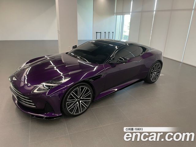 Astonmartin DB12