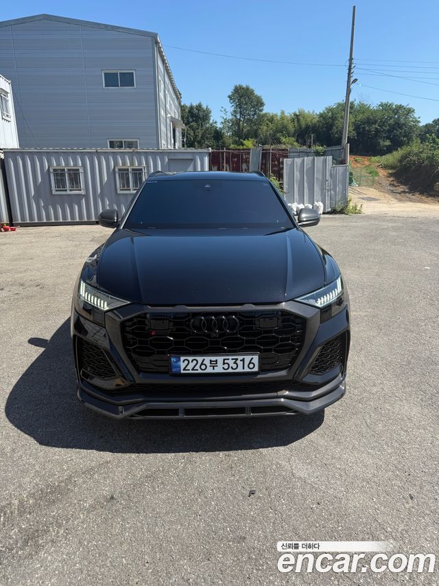 Audi RSQ8 (4M)