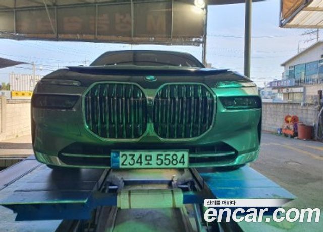 BMW 7 Series (G70)