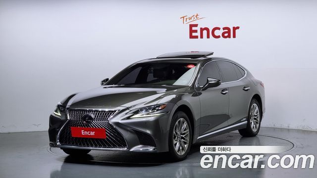 Lexus LS500h 5th Gen