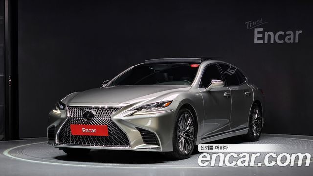 Lexus LS500h 5th Gen