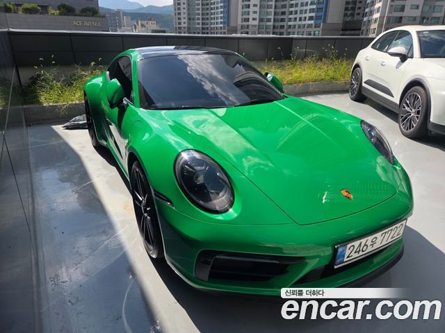 Porsche 911 (992)