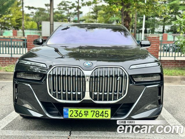 BMW i7 (G70)