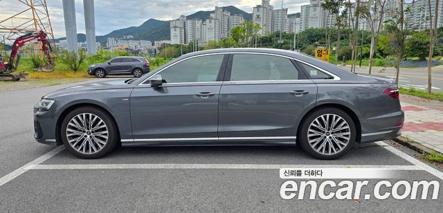 Audi A8 (D5)