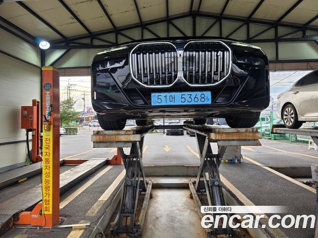 BMW i7 (G70)