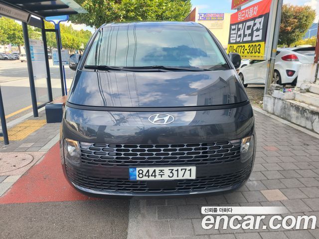 Hyundai Staria