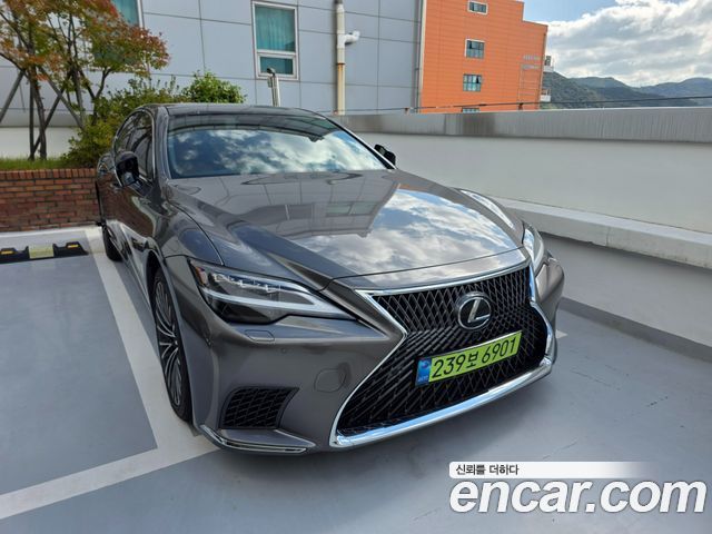 Lexus LS500 5th Gen