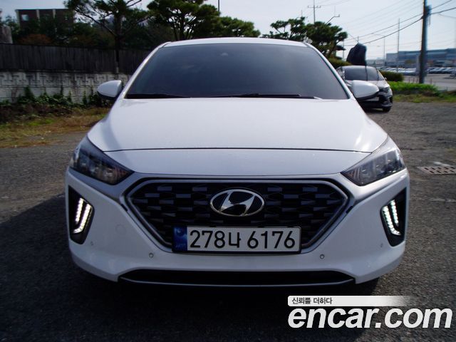 Hyundai The new IONIQ Hybrid