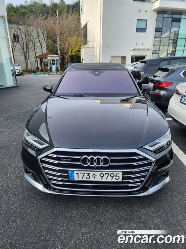 Audi A8 (D5)