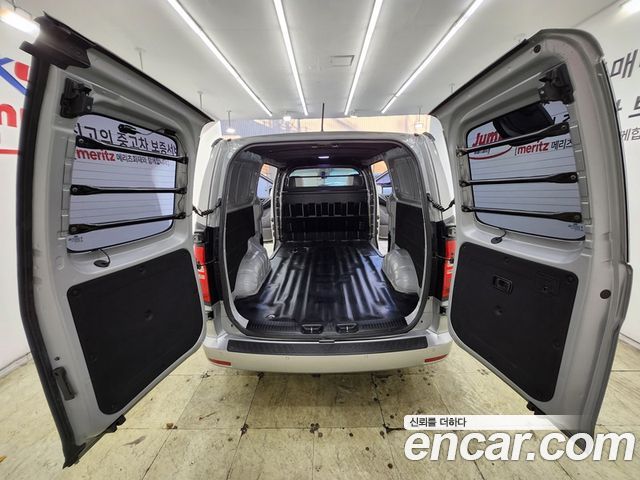 Hyundai The New Grand Starex