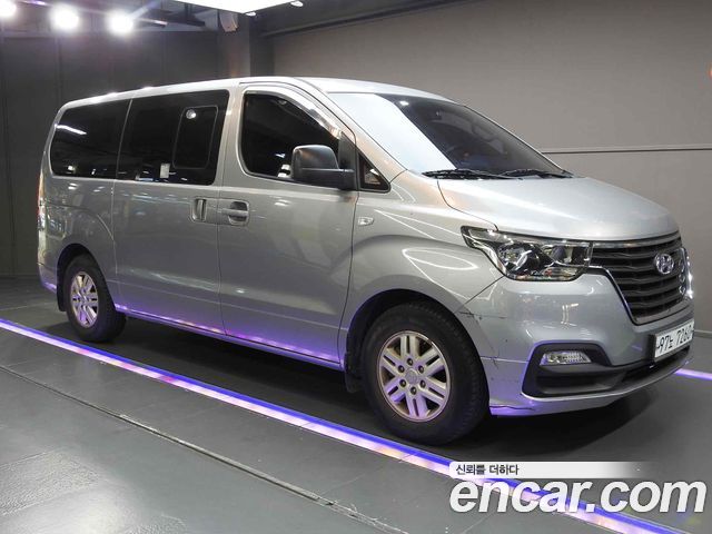 Hyundai The New Grand Starex