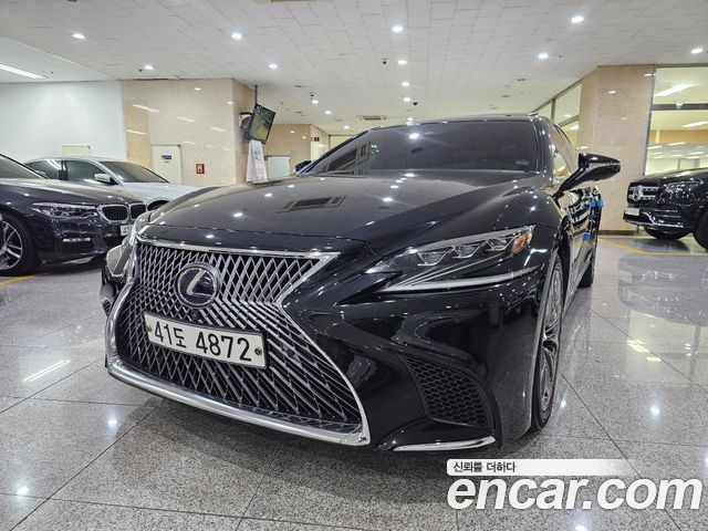 Lexus LS500h 5th Gen