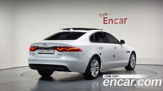 Jaguar XF (X260)