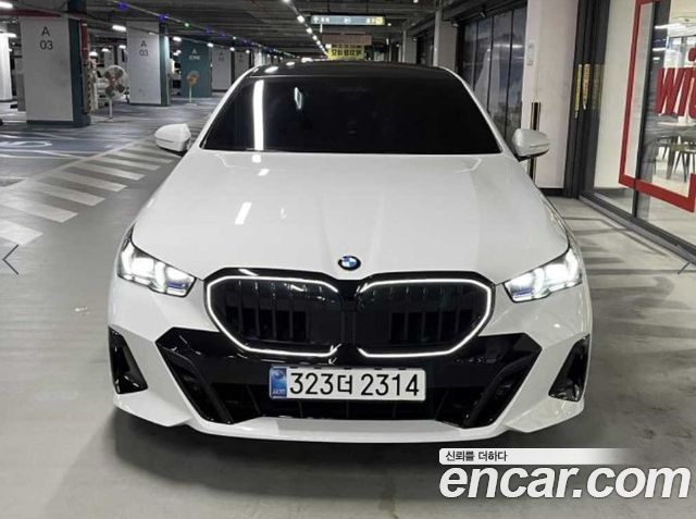 BMW 5 Series (G60)