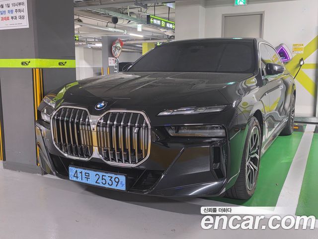 BMW i7 (G70)