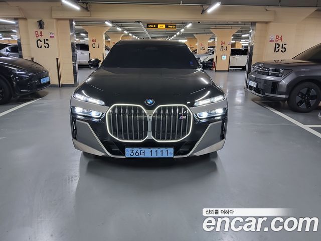 BMW i7 (G70)